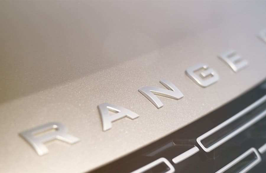 НОВЫЙ<br>
RANGE ROVER
