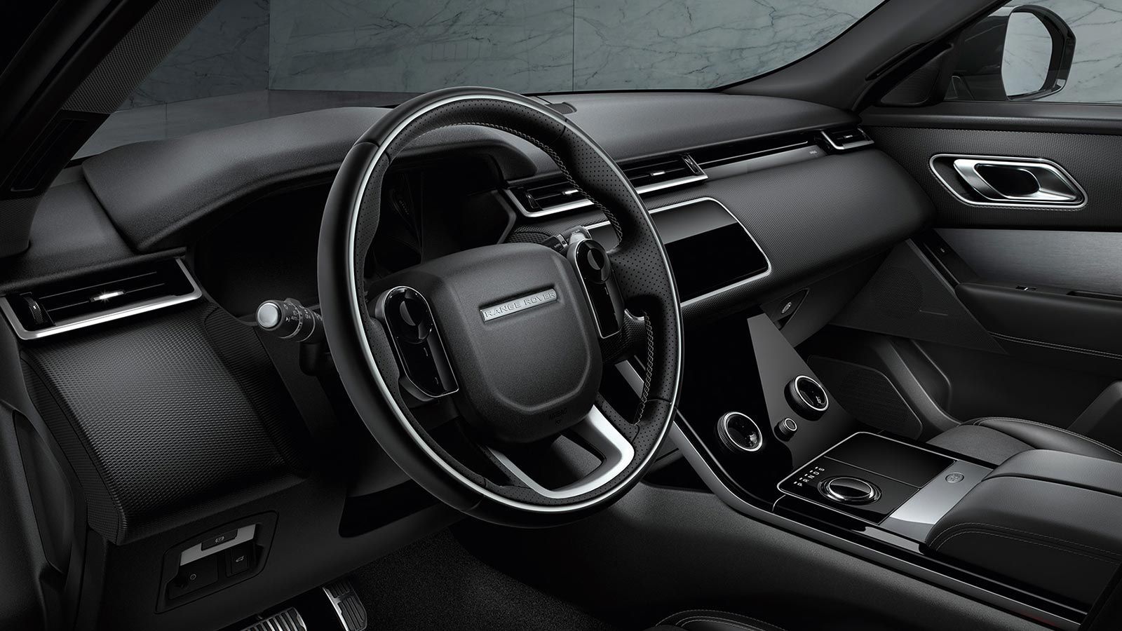 Рулевое колесо с отделкой кожей и накладкой Chrome.